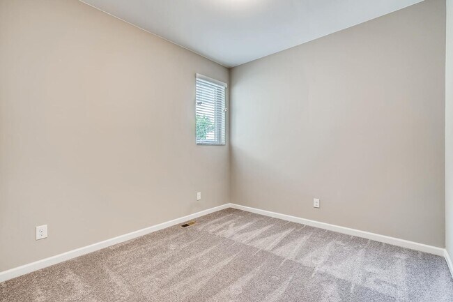 Building Photo - Beautiful Townhome for Rent