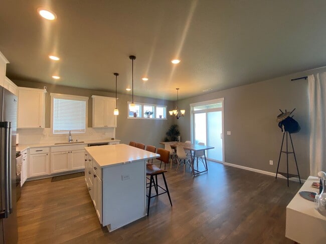 Building Photo - Beautiful 3-Bedroom Home with Covered Rear...