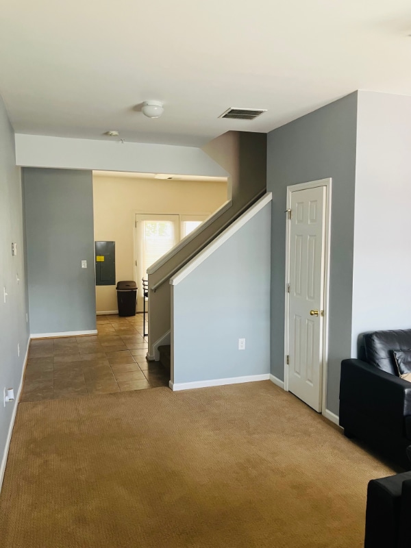 Building Photo - 118 University Village Dr