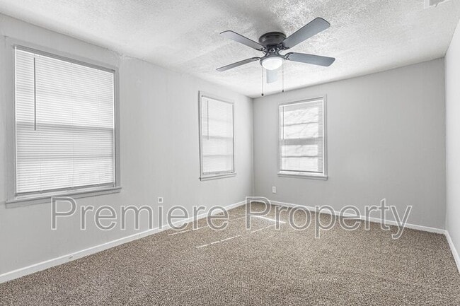 Building Photo - 816 S Woodland Ave