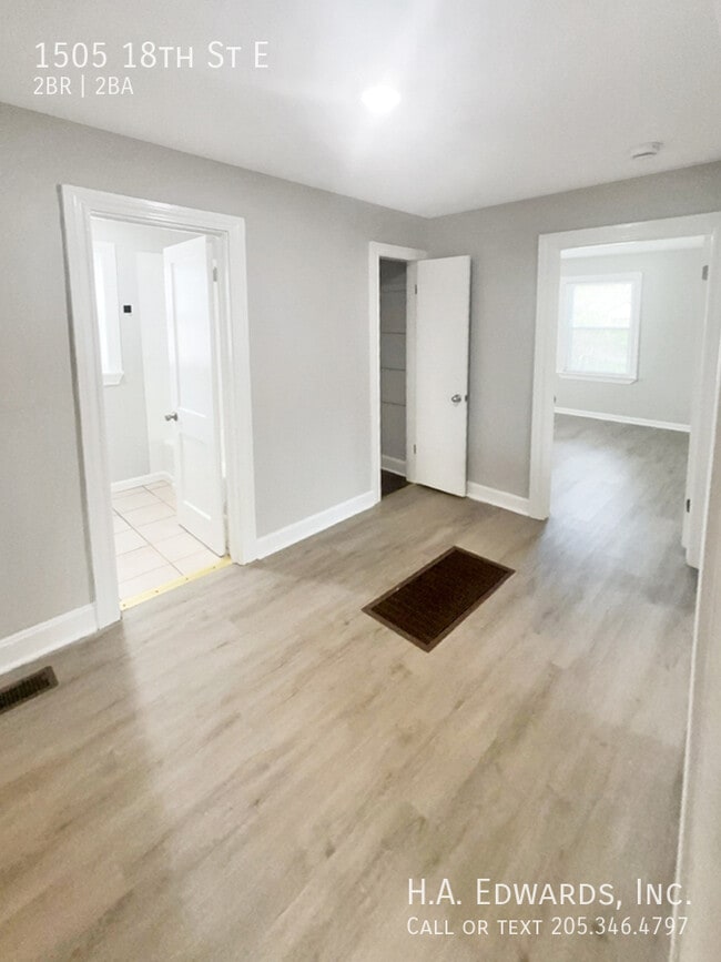 Building Photo - 1505 18th E St