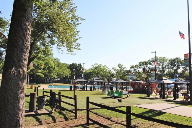 Building Photo - 806 Spinnaker Ct