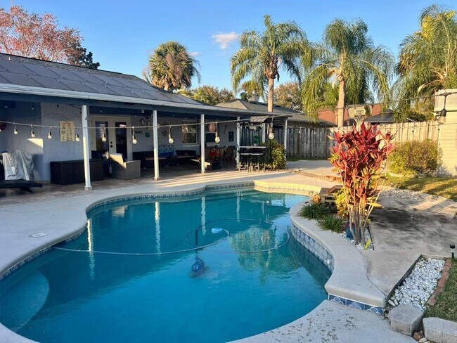 Building Photo - 20812 Maxim Pkwy