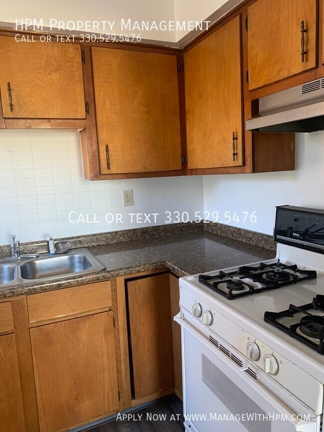 Building Photo - 1109 Hoover Pl NW