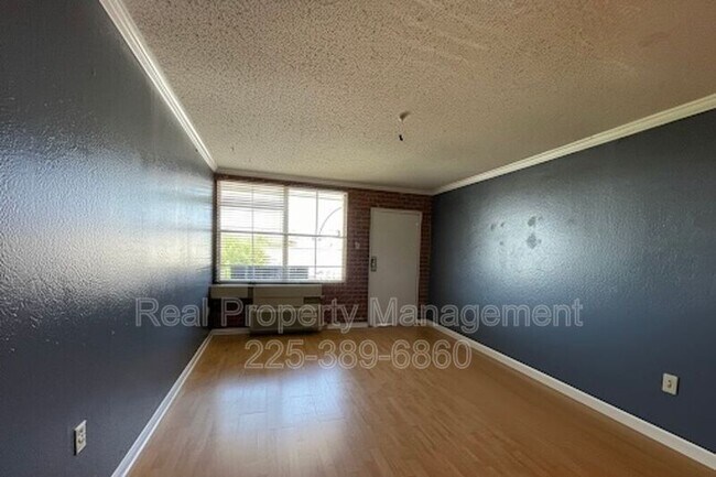 Building Photo - 3101 Highland Rd