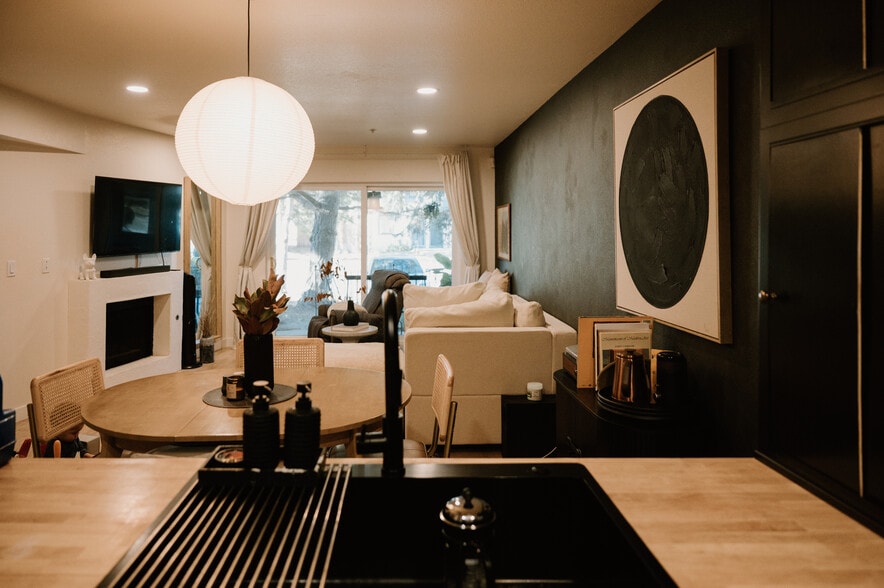 Building Photo - 444 S Kittredge St