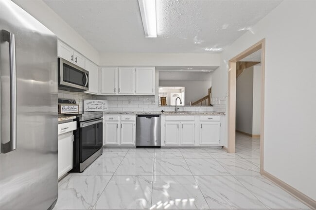 Building Photo - 10726 Village Trail Dr