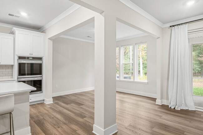 Building Photo - 32066 White Tail Dr