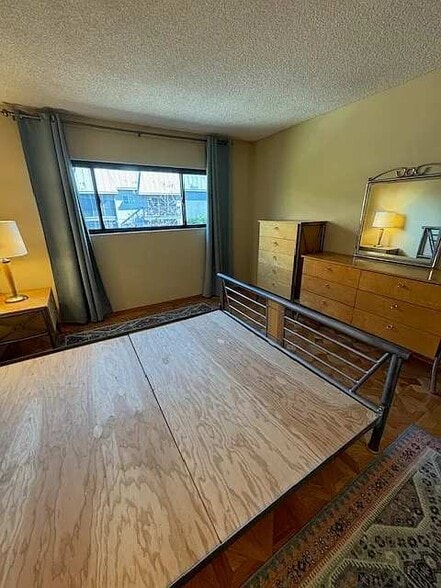 Building Photo - 1735 N Fuller Ave