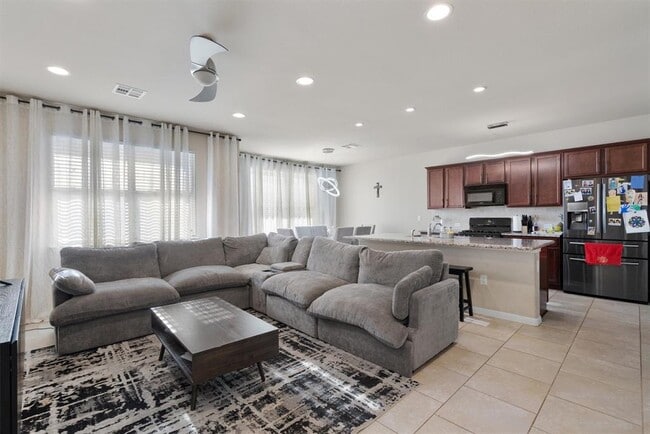 Building Photo - 417 Epiphany Ln