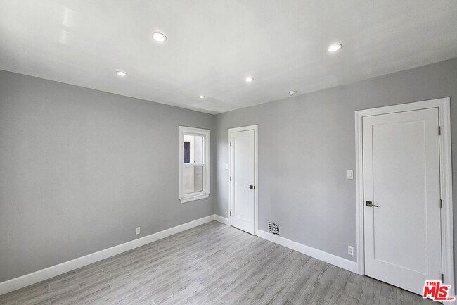 Building Photo - 1152 S Hayworth Ave