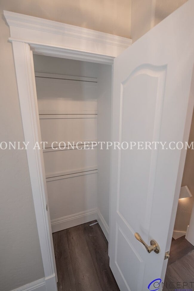 Building Photo - Attractive 4 Bed 3 Bathroom Home: Backing Park - 2 Car Garage