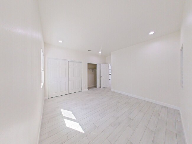 Building Photo - NEW CONSTRUCTION: Modern ADU with Private ...