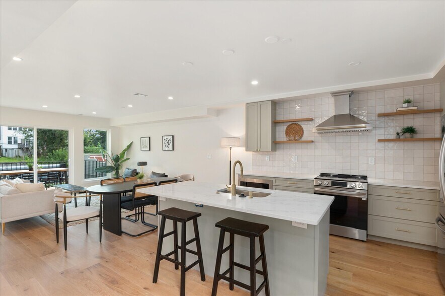 Open kitchen/living/dining - 318 Webster St NW