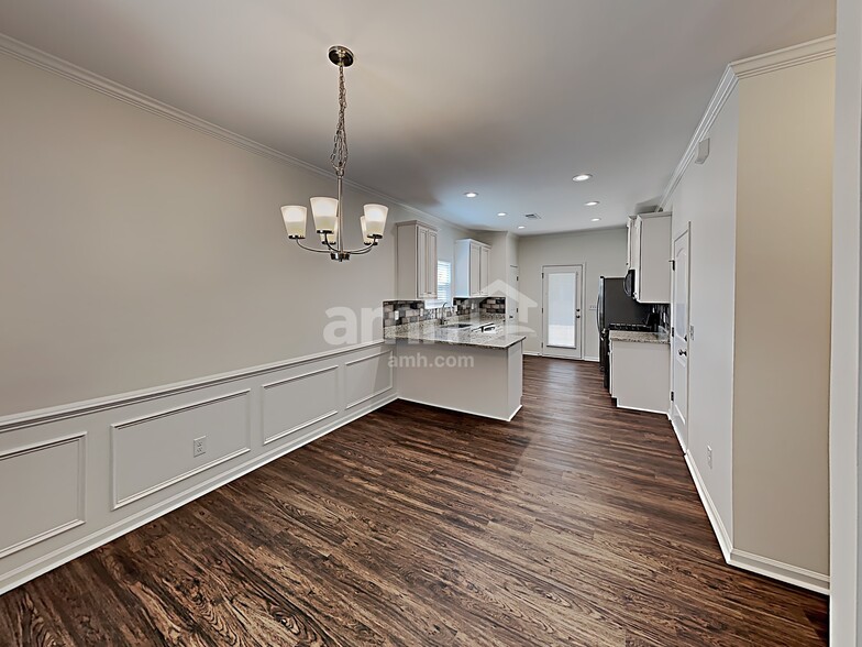 Building Photo - 633 Sunflower Dr