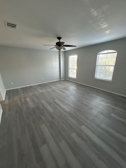 Building Photo - 431 Golden Walk