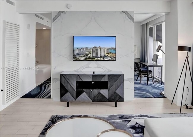Building Photo - 3101 Bayshore Dr