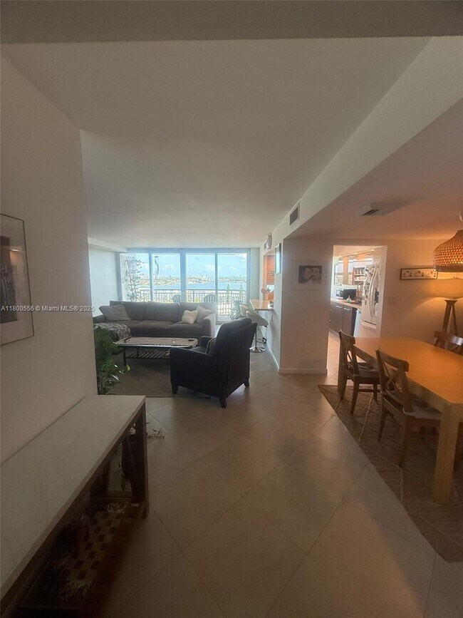 Building Photo - 18021 Biscayne Blvd