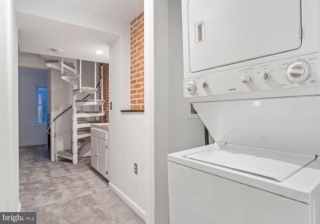 Building Photo - 36 E Wheeling St