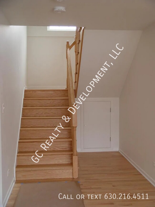 Building Photo - ***FULLY UPDATED HOFFMAN ESTATES HOME / BI...
