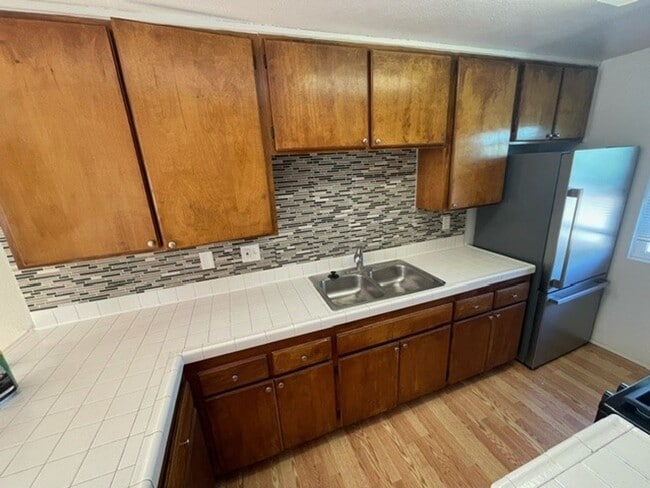 Building Photo - Upper floor 1 bedroom in quiet neighborhood with parking, AC - close to San Diego