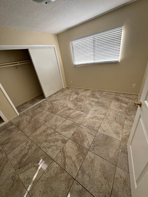 Building Photo - 1193 N Ardmore Ave