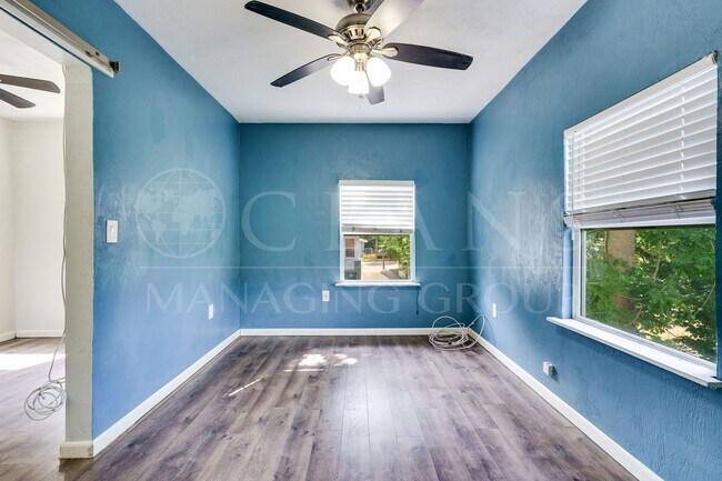 Building Photo - 2nd Story Beachside Apartment