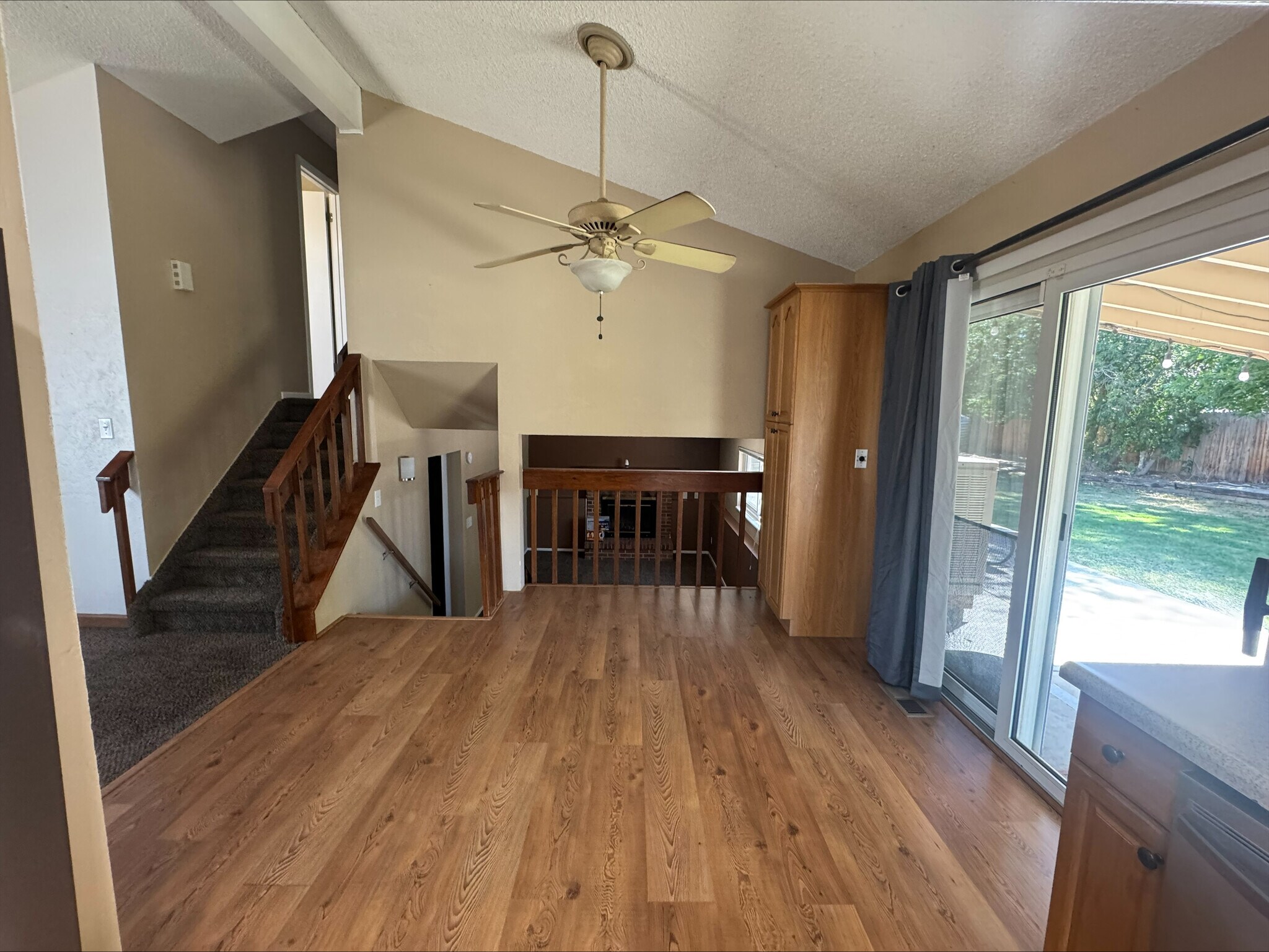 Dining area - 5879 S Oak St