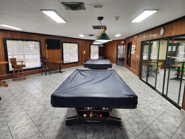 Building Photo - 4141 NW 44th Ave