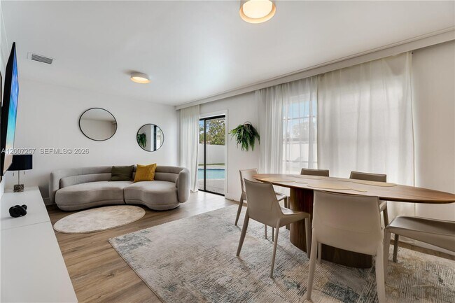 Building Photo - 7051 Tyler St