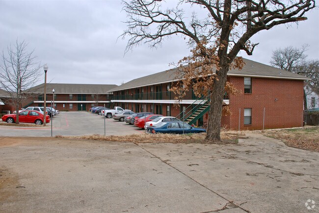 Building Photo - Bryan Court Apartments