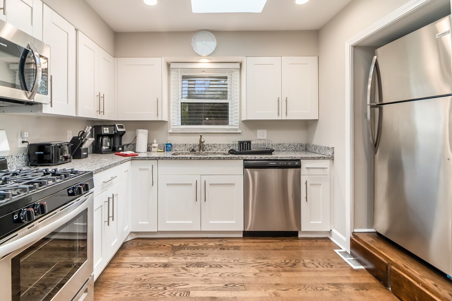 Building Photo - 649 Edgebrook Terrace