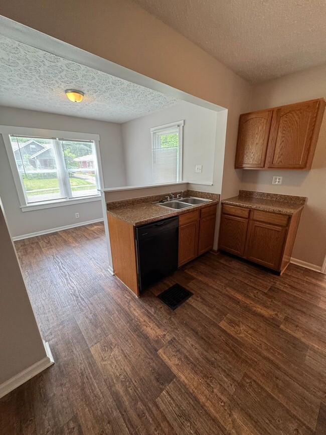 Building Photo - Warren Twp - 3 BR home