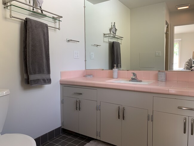 Master Bathroom - 5550 SW Oleson Rd