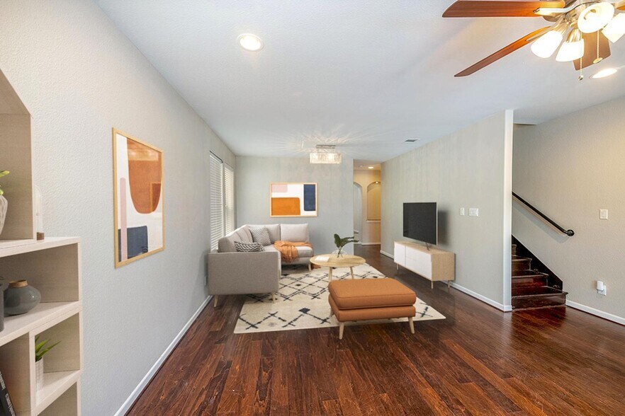 Building Photo - Stylish M Streets townhouse with modern interior & fenced yard