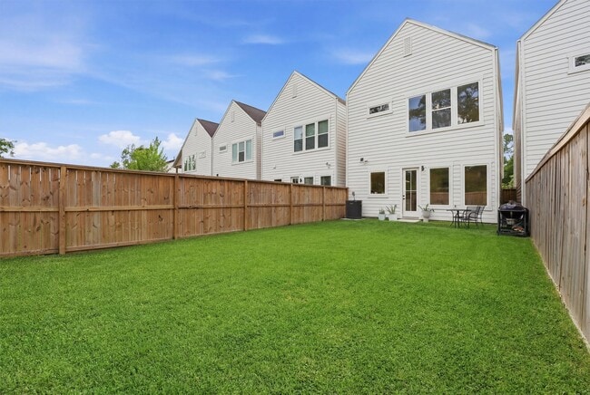 Building Photo - 6042 Cebra St