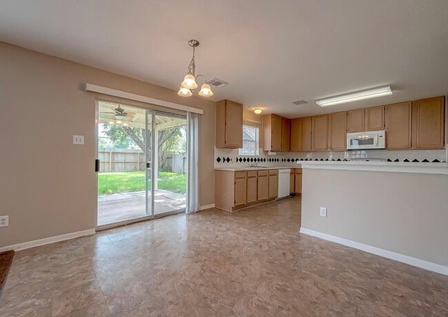 Building Photo - 4914 Jaymar Dr