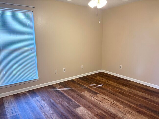 Building Photo - 93 Cutter Ln