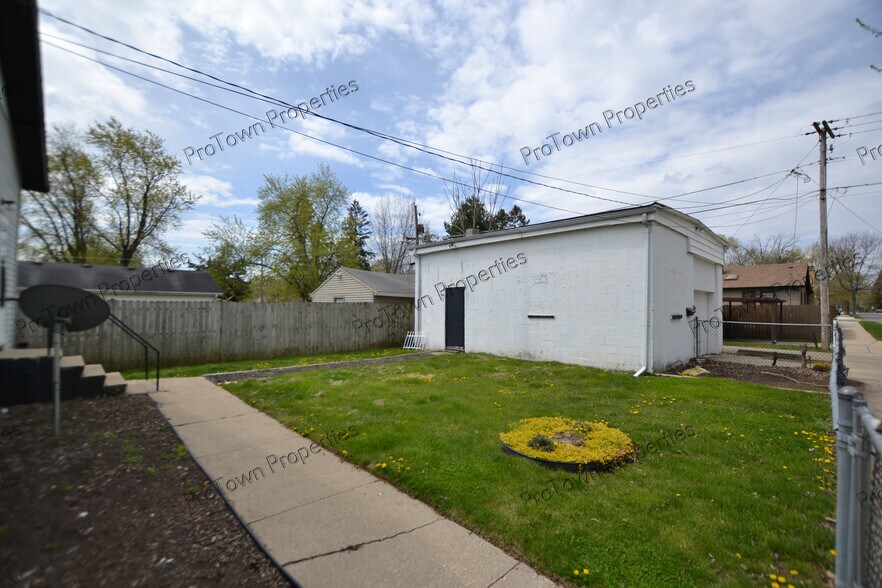 Building Photo - 301 Wheeler Ave