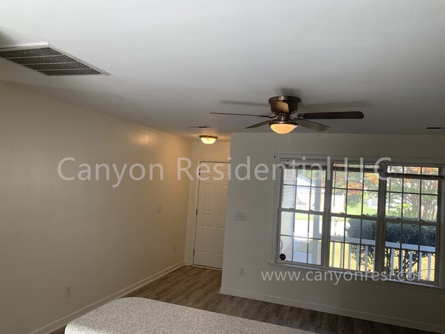 Building Photo - Recently Renovated!! Beautiful 2 bedroom with den!!