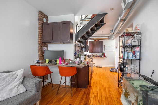 Building Photo - 1643 S Throop St