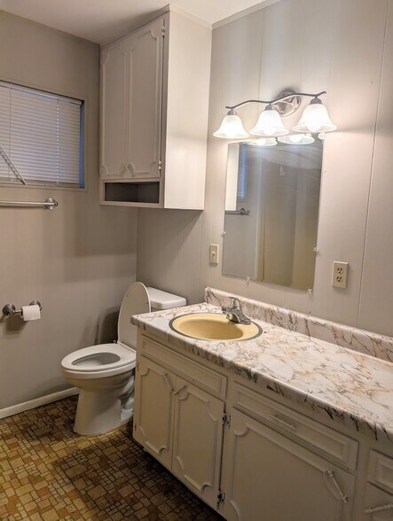 Bathroom - 307 San Angelo