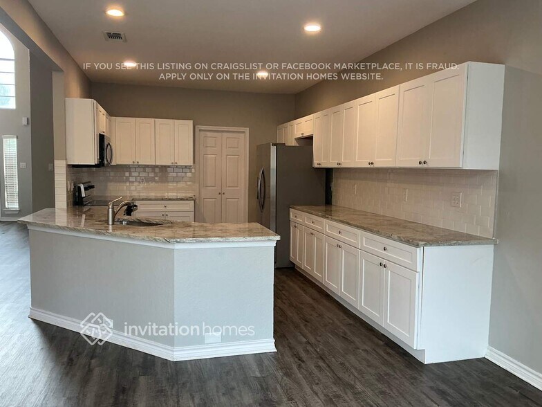 Building Photo - 2121 London Dr