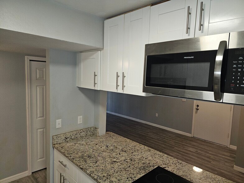 Building Photo - 3238 S Semoran Blvd