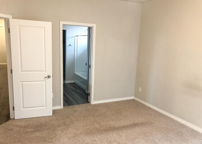 Building Photo - 14701 Rambling Crk Cir