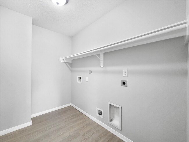 Building Photo - 20911 Foxwood Glen Ln