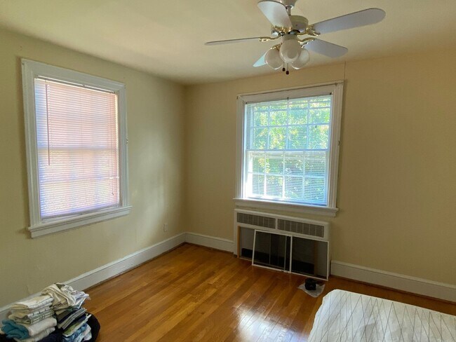 Building Photo - 4201 Bromley Ln