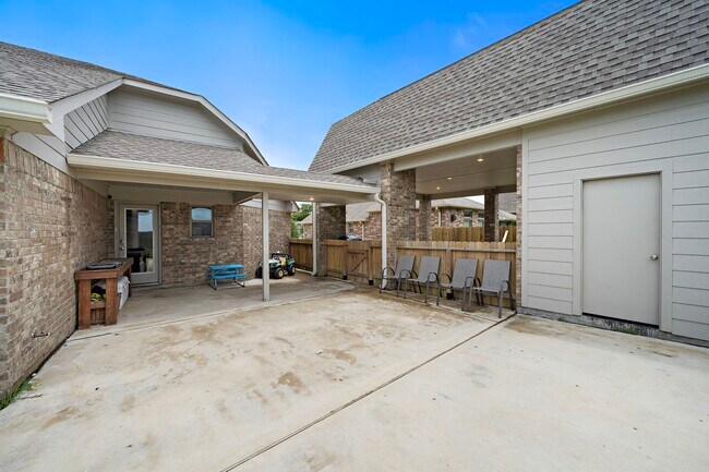 Building Photo - 3304 Patagonia St