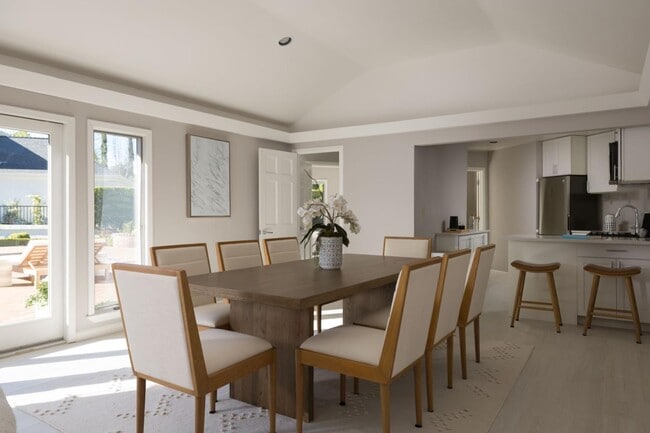 Building Photo - 10 Meadow Ln