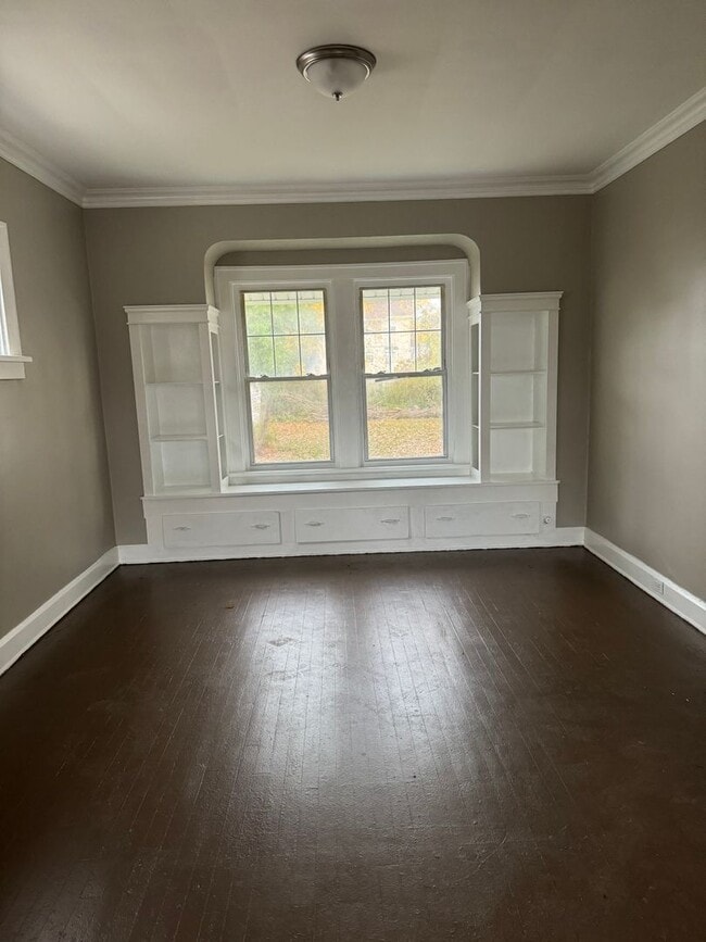 Building Photo - Bonus room